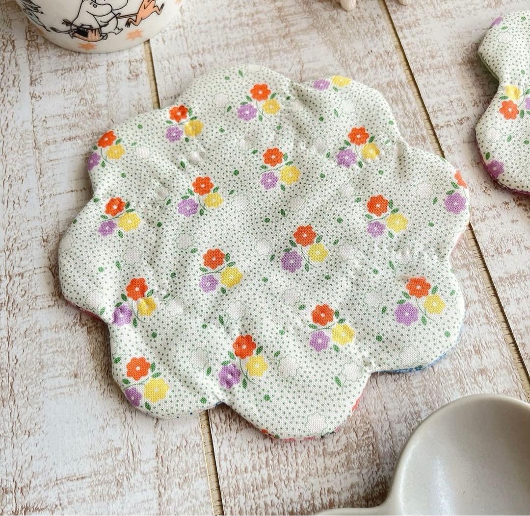 マハロ⚘サーティーズ復刻布⚘お花のコースター①⚘ドレスデン ハンドメイド