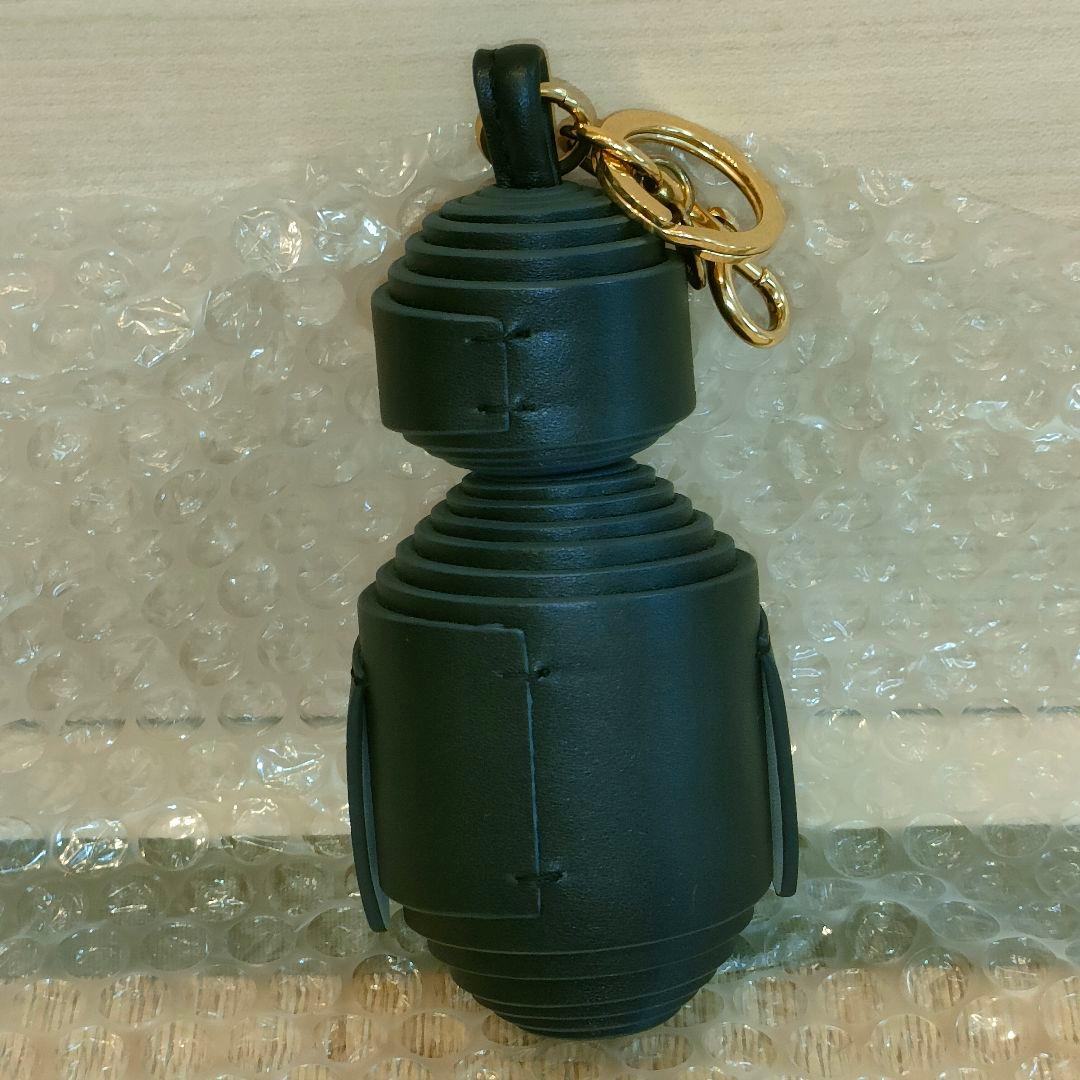 ANYA HINDMARCH　ペンギン　チャーム　レザー