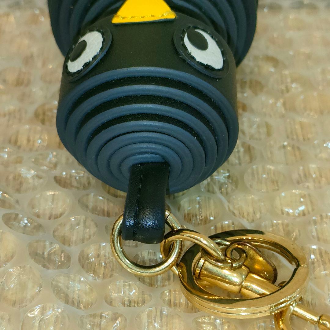 ANYA HINDMARCH　ペンギン　チャーム　レザー