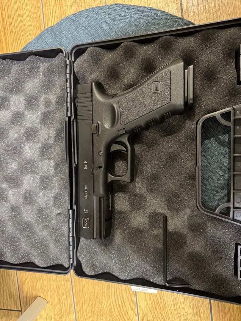 東京マルイ　g17カスタム ケース付き