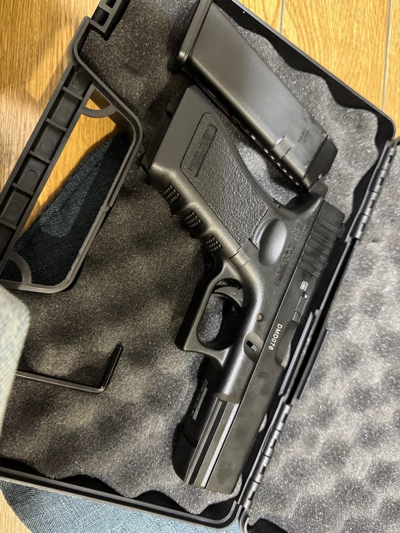 東京マルイ　g17カスタム ケース付き