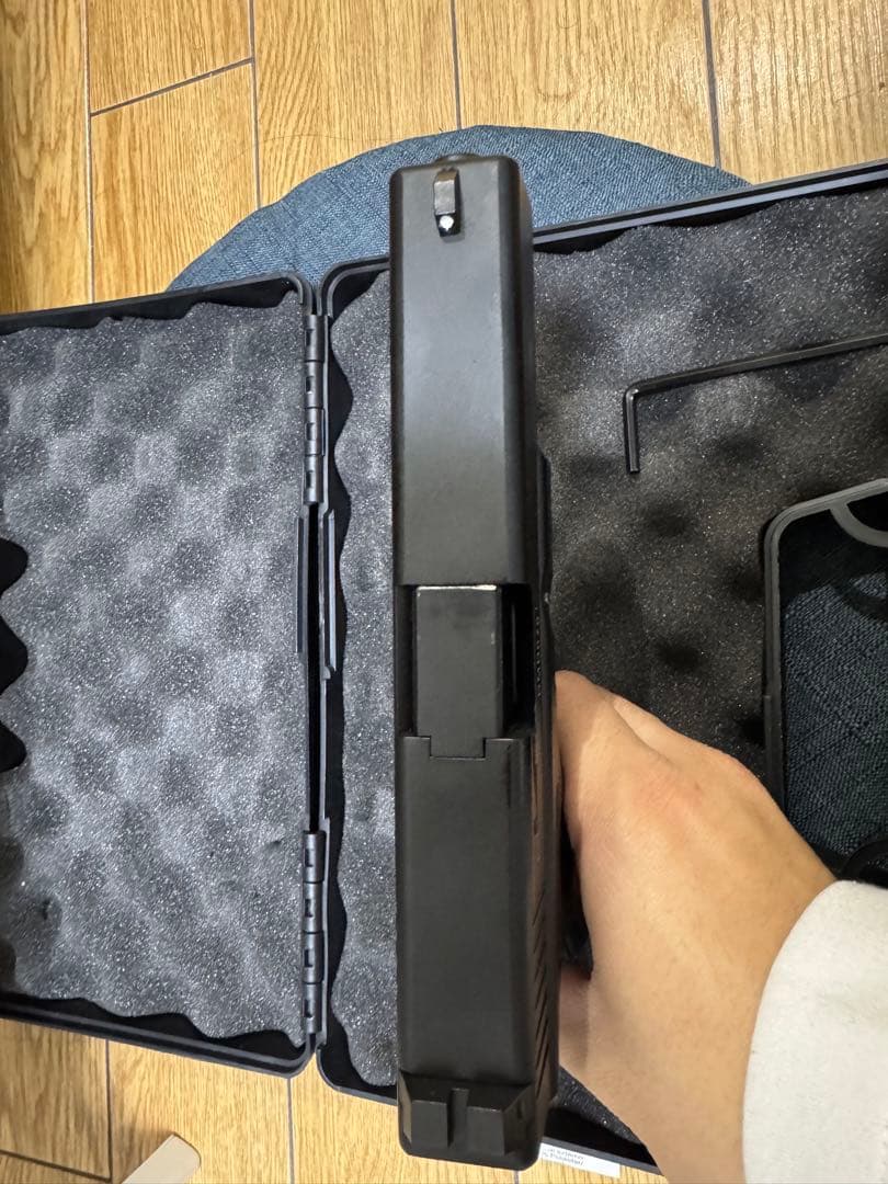 東京マルイ　g17カスタム ケース付き