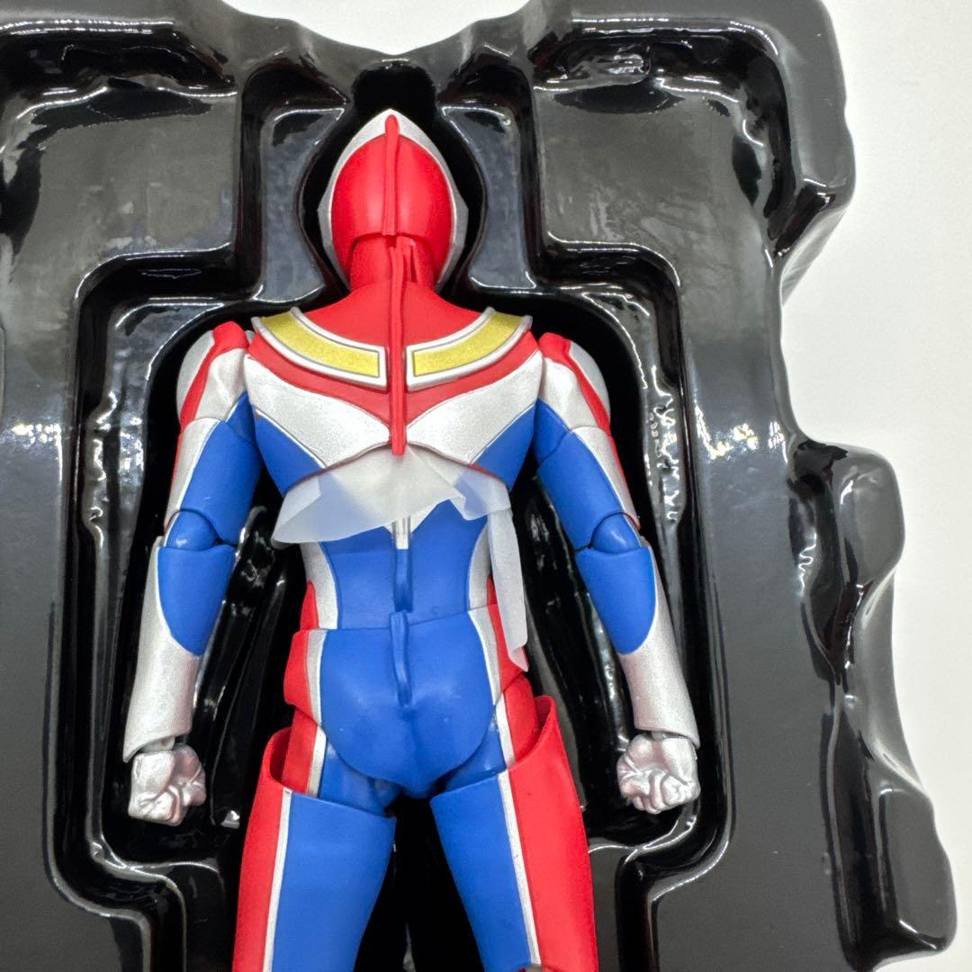 S.H.Figuarts 真骨彫製法 ウルトラマンダイナ フラッシュタイプ