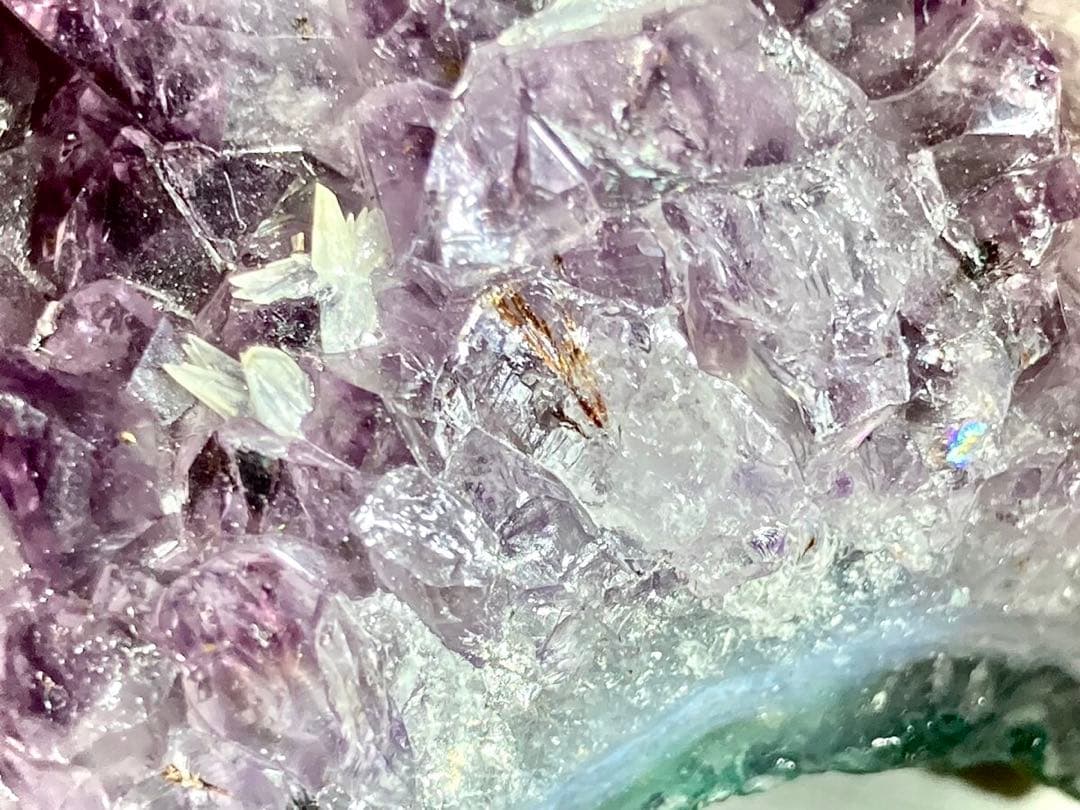 ゲーサイト内包　カルサイト共生✨　虹入り　アメジスト　クラスター　ジオード