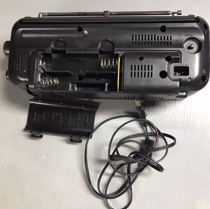 現在では珍しいカセット付きアナログラジカセ‼️