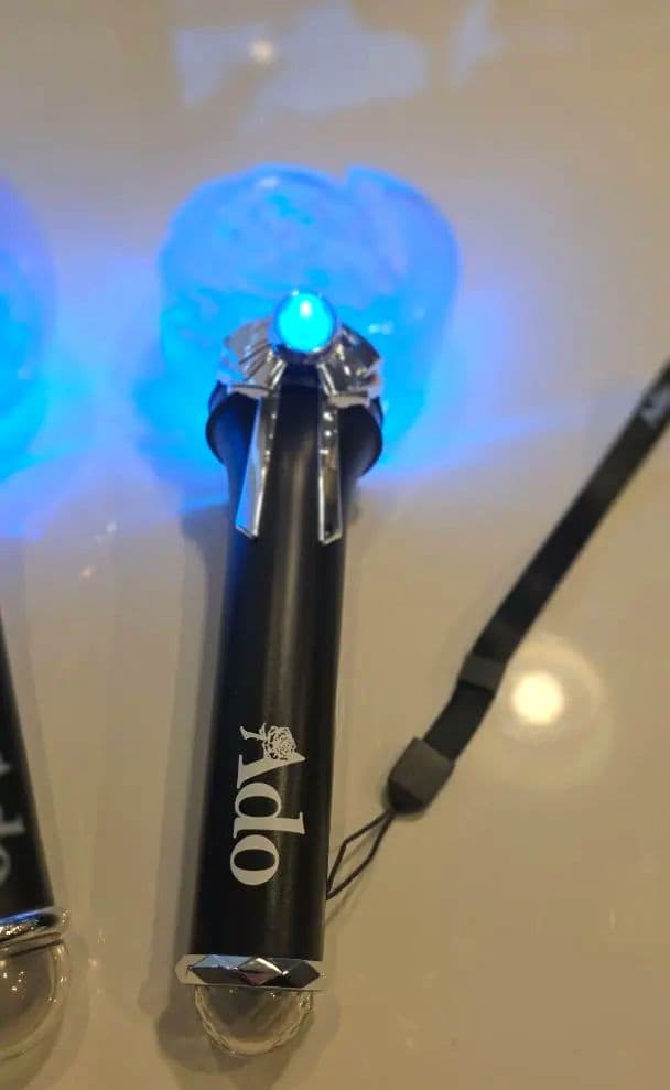 Ado / マーズ / モナリザの横顔 /ペンライト 2本セット