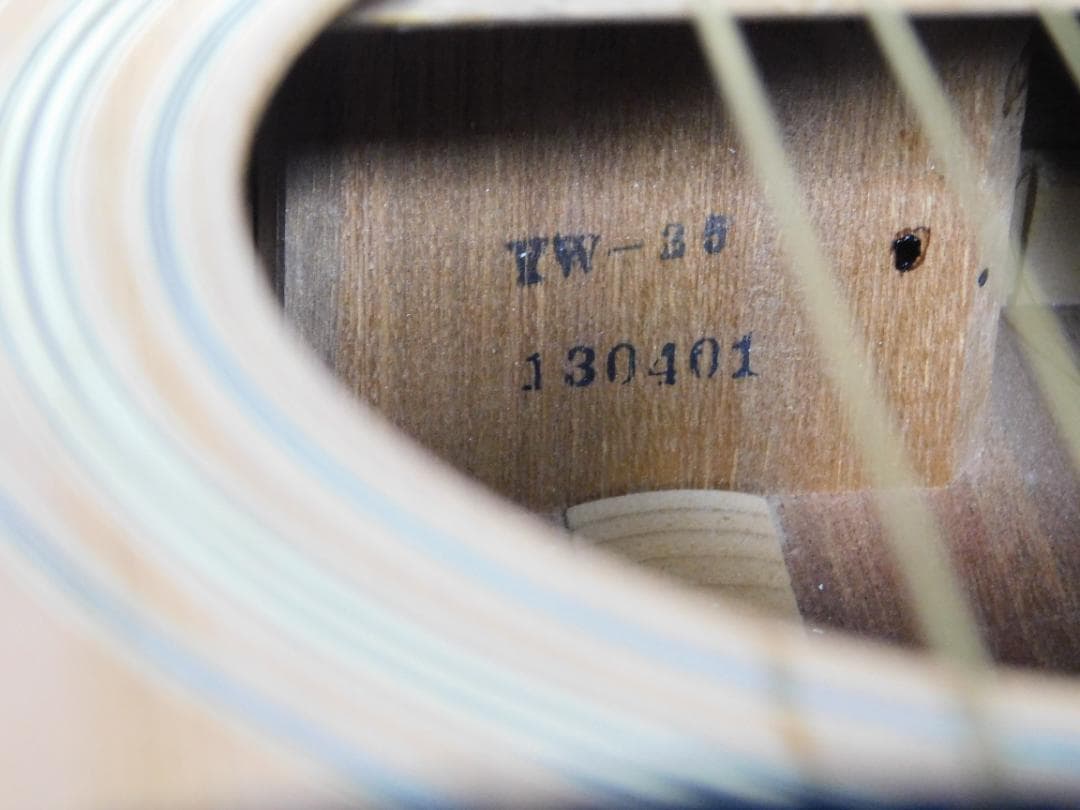 Yamaki YW-35 アコースティックギター　白濁あるも音は健在　キズ少ない