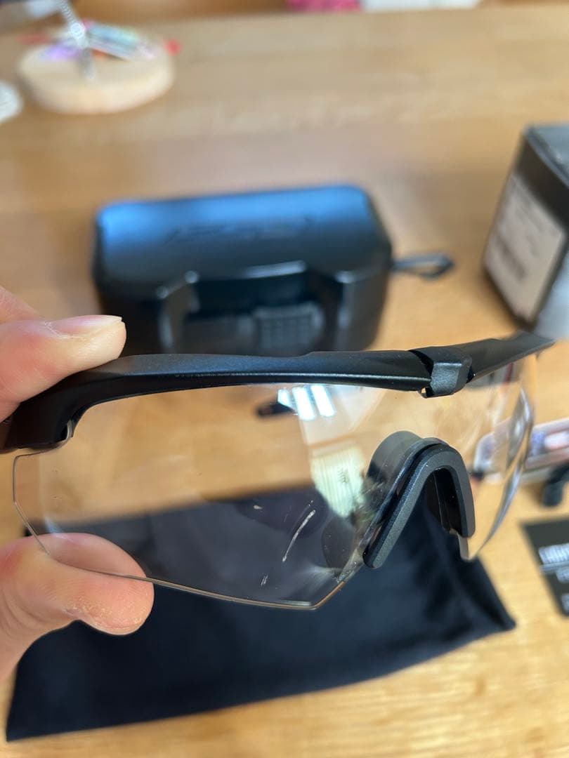 ESS サングラス　 クロスボウ　フォトクロミック　調光