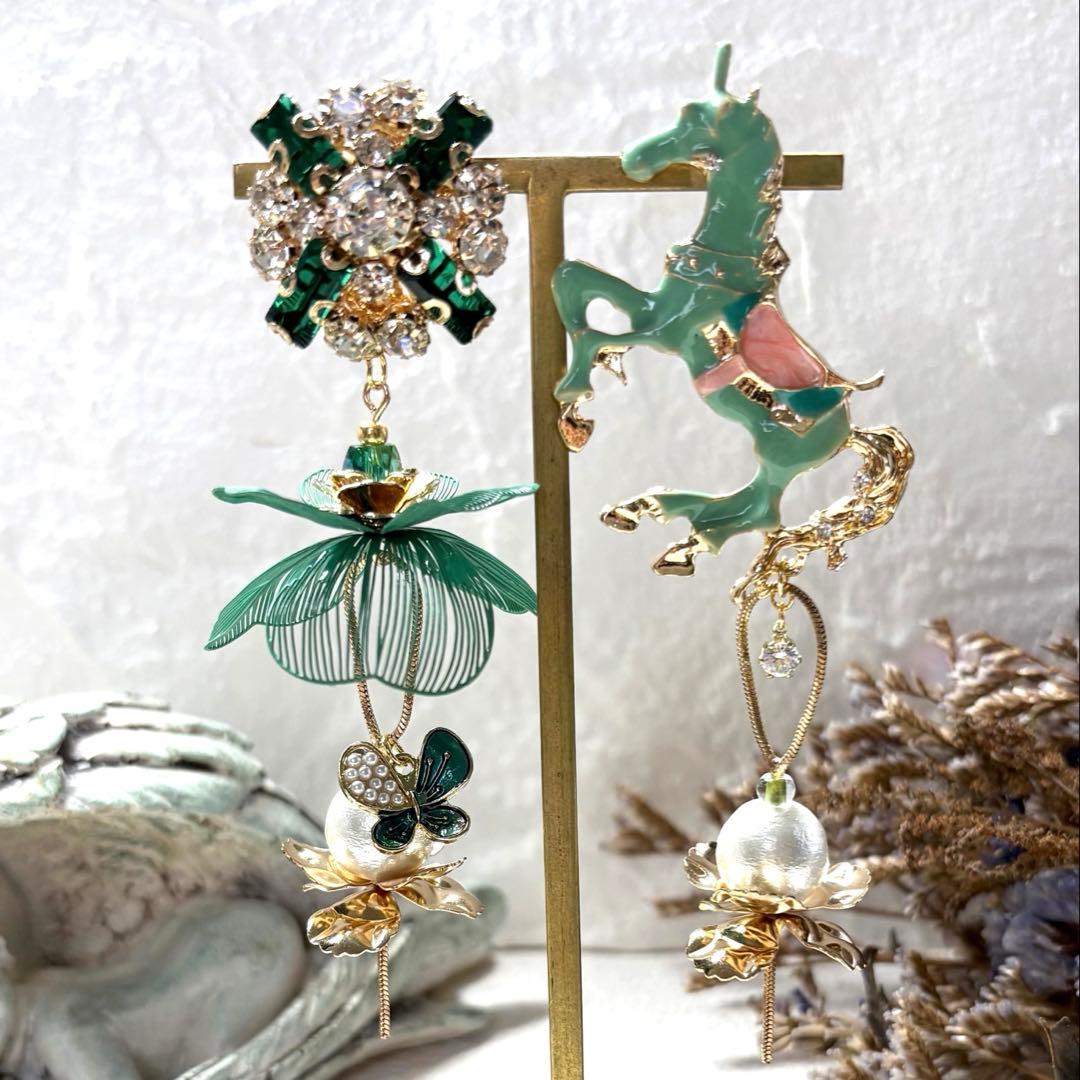 208 ブローチシリーズユニコーン✖︎ステンレス透かし花びら　ピアスorイヤリング