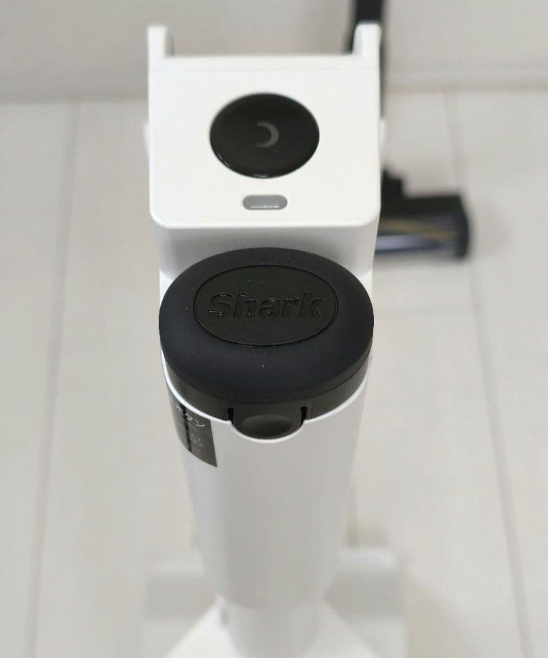 Shark コードレススティッククリーナー LC701J