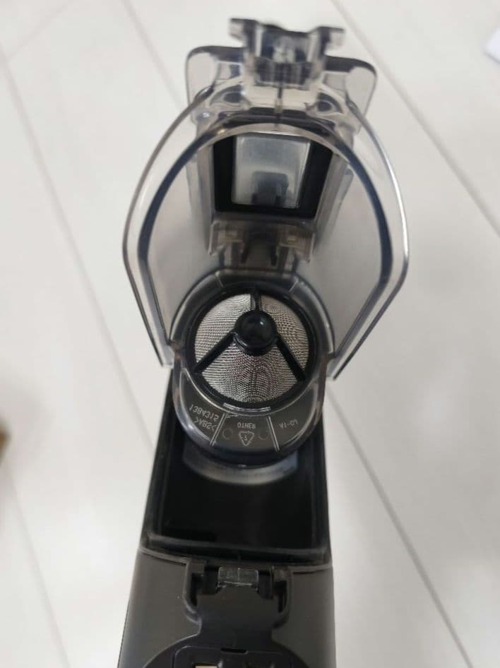 Shark コードレススティッククリーナー LC701J