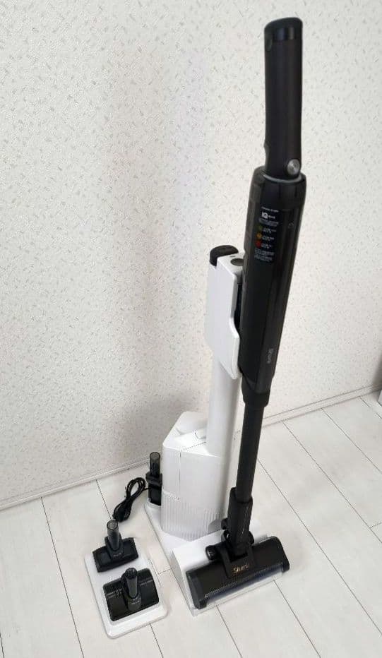 Shark コードレススティッククリーナー LC701J