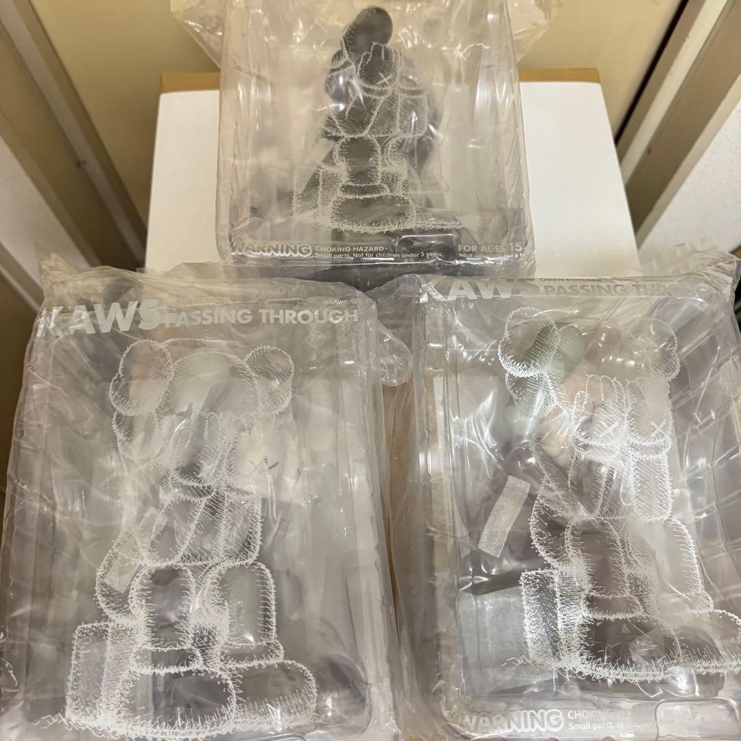 KAWS passing through open edition 3色セット