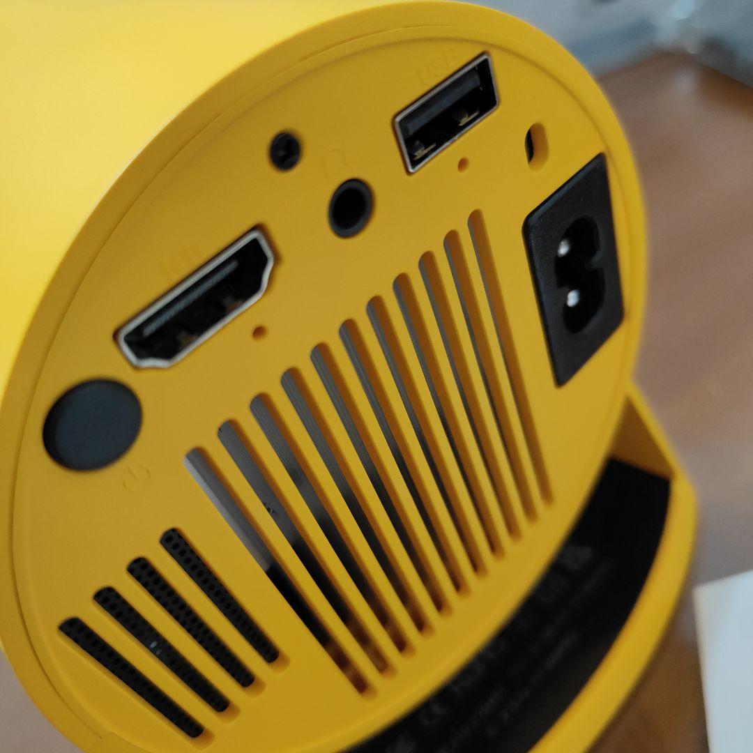 小型プロジェクター180°回転式　AndroidTV11.0搭載　WiFi対応