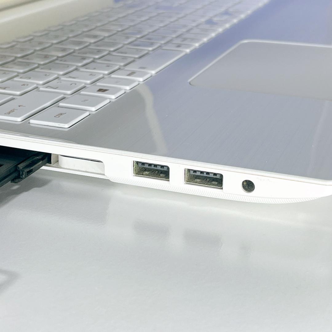 Windows11✨動画視聴書類作成に✨快適SSD✨東芝ノートパソコンカメラ薄型