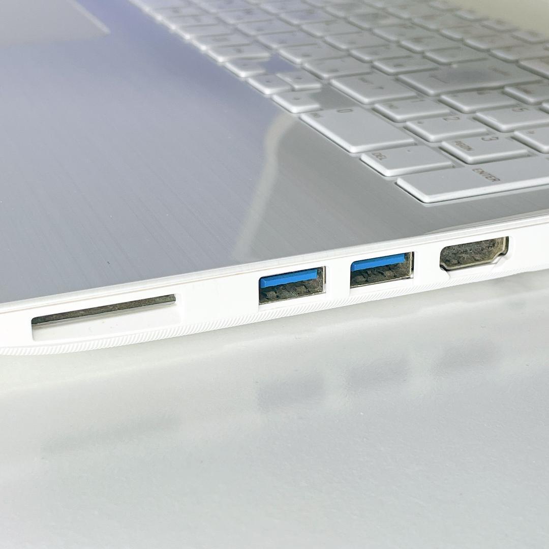 Windows11✨動画視聴書類作成に✨快適SSD✨東芝ノートパソコンカメラ薄型