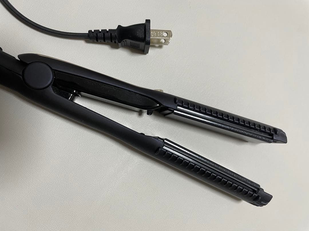 ホリスティックキュア　ストレートアイロン ヘアアイロン 美品