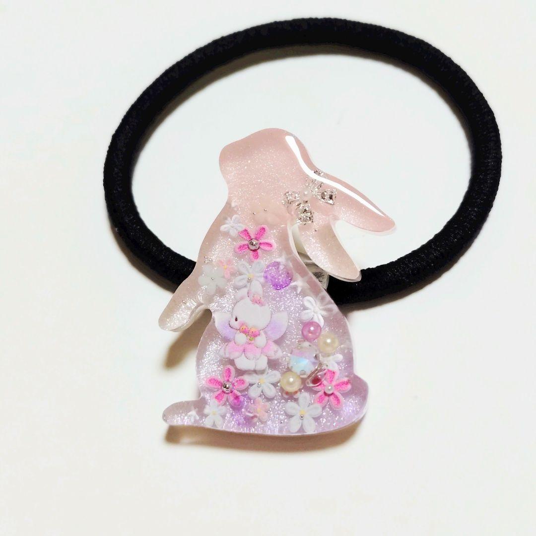 No.552　レジン ヘアゴム マグネット ピンバッジ 花うさぎ
