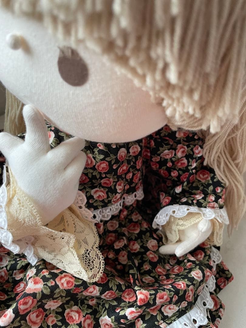 米山京子風　黒猫を抱いた女の子のお人形　大きめのお人形　ハンドメイド　花柄ドレス