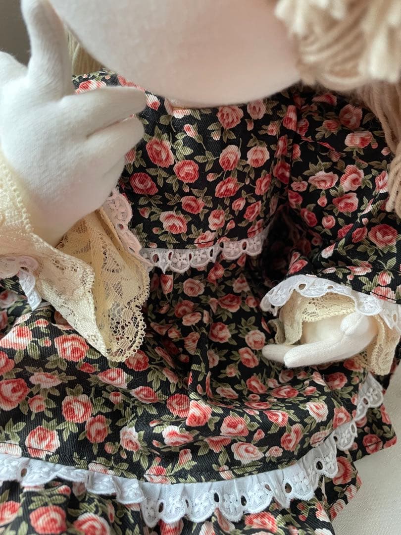 米山京子風　黒猫を抱いた女の子のお人形　大きめのお人形　ハンドメイド　花柄ドレス