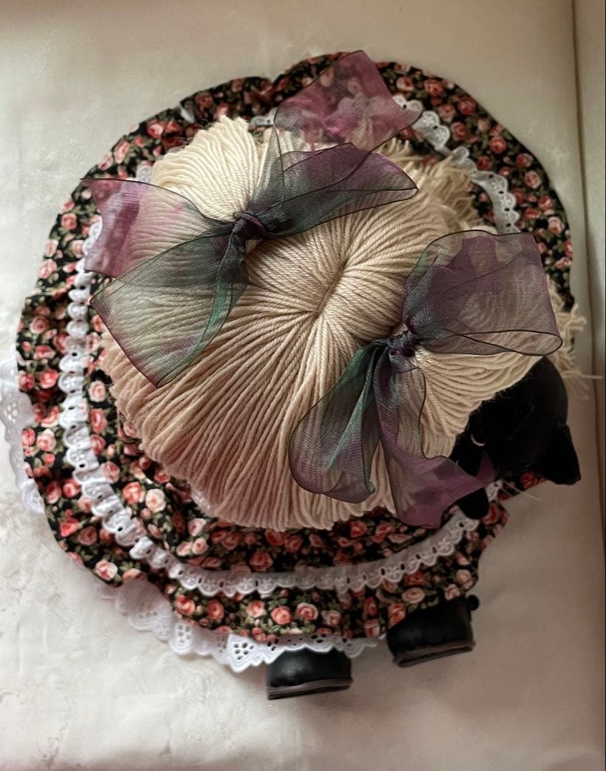 米山京子風　黒猫を抱いた女の子のお人形　大きめのお人形　ハンドメイド　花柄ドレス