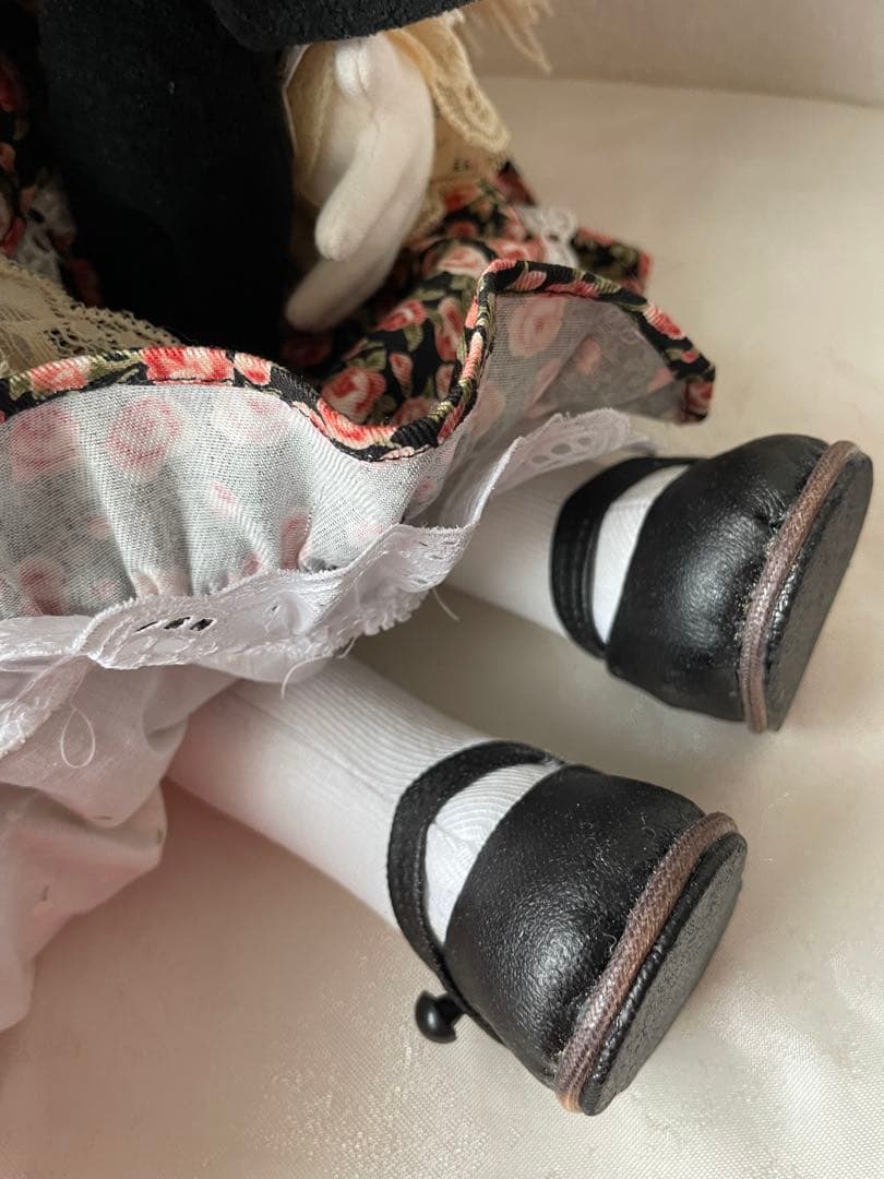 米山京子風　黒猫を抱いた女の子のお人形　大きめのお人形　ハンドメイド　花柄ドレス