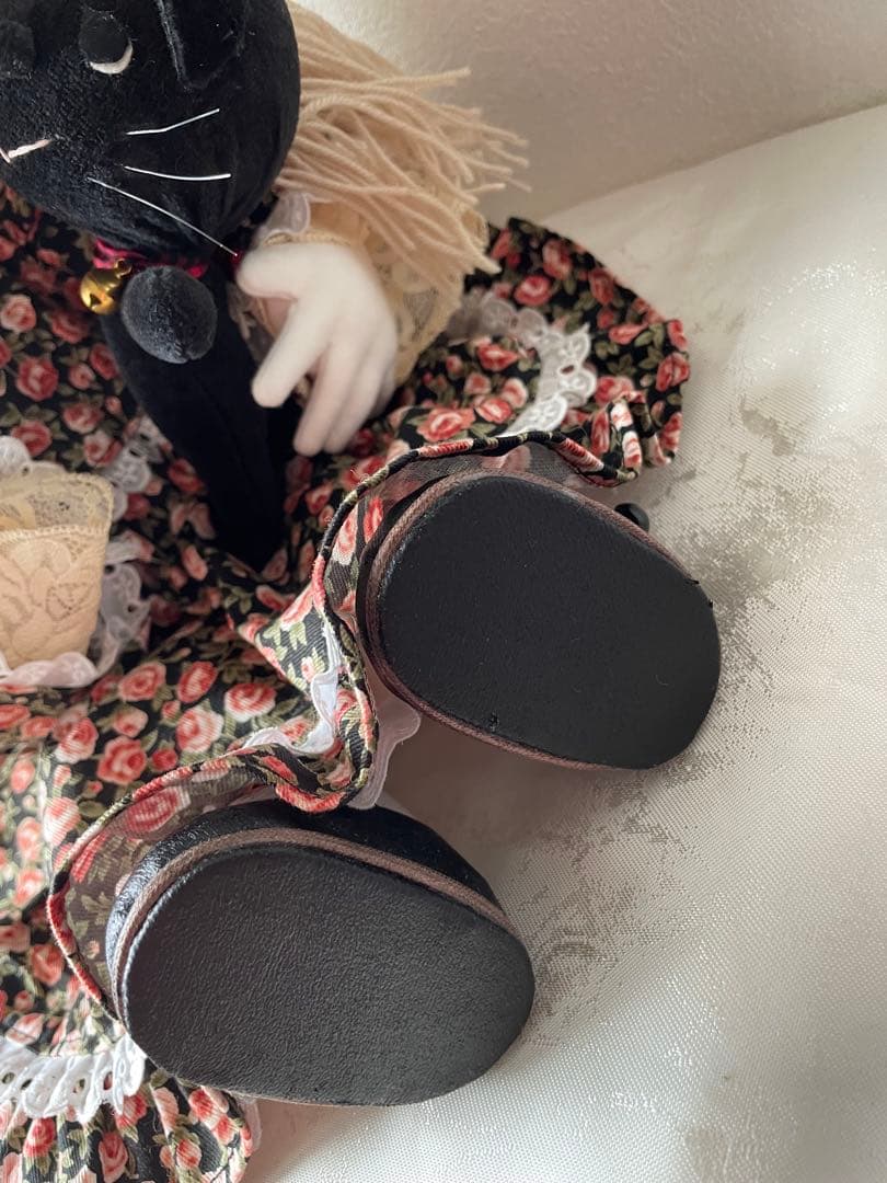 米山京子風　黒猫を抱いた女の子のお人形　大きめのお人形　ハンドメイド　花柄ドレス