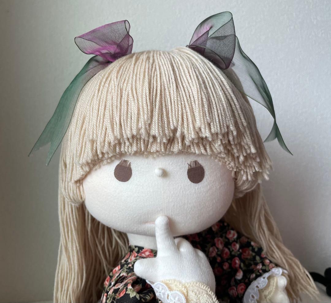 米山京子風　黒猫を抱いた女の子のお人形　大きめのお人形　ハンドメイド　花柄ドレス