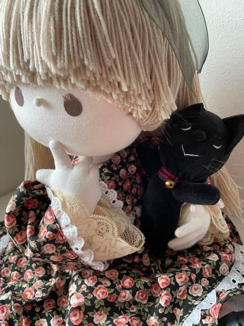米山京子風　黒猫を抱いた女の子のお人形　大きめのお人形　ハンドメイド　花柄ドレス