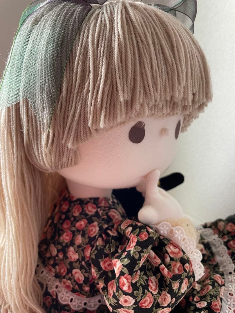米山京子風　黒猫を抱いた女の子のお人形　大きめのお人形　ハンドメイド　花柄ドレス