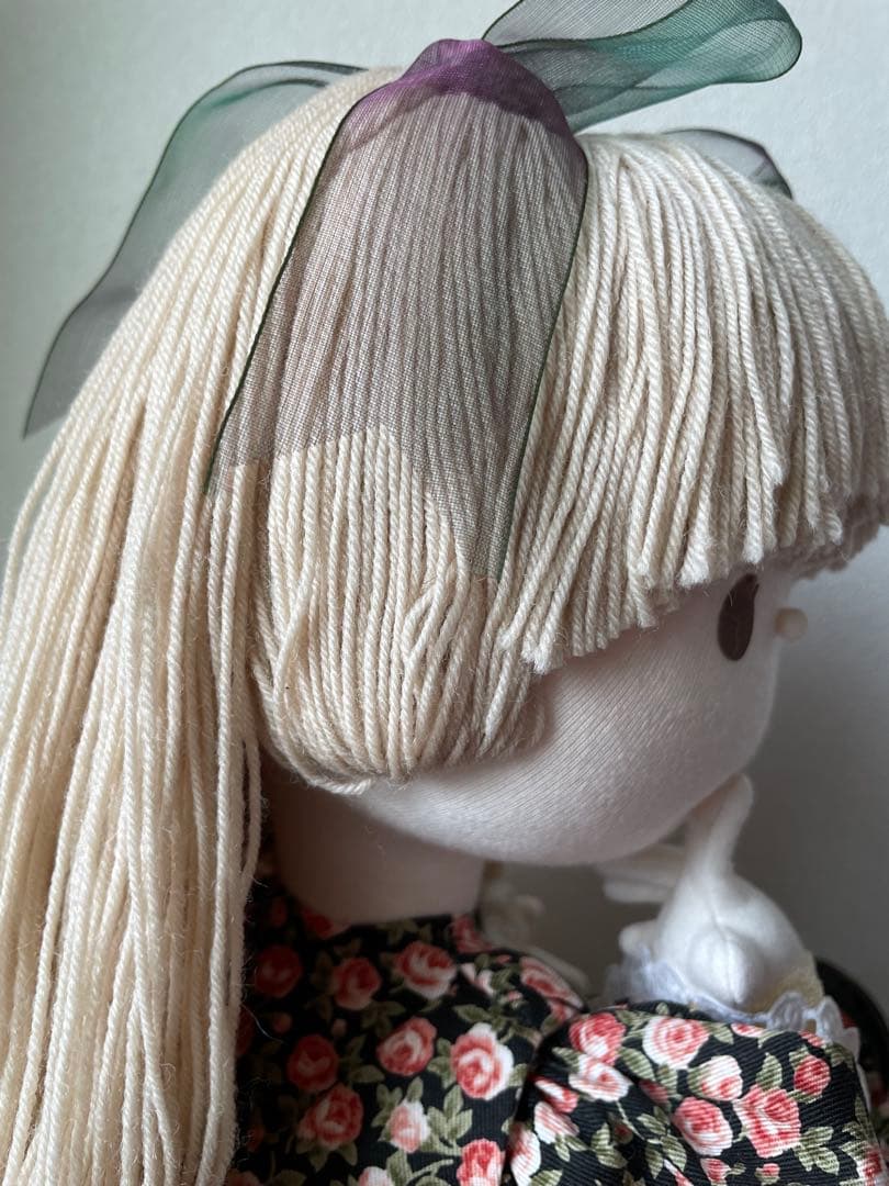 米山京子風　黒猫を抱いた女の子のお人形　大きめのお人形　ハンドメイド　花柄ドレス