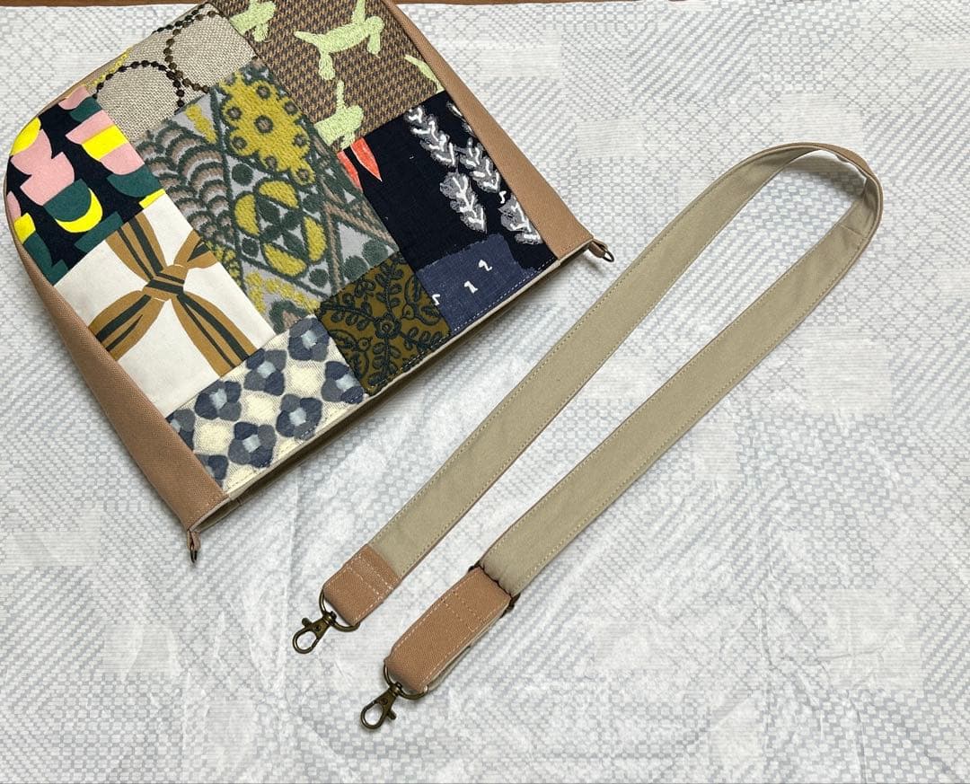 ☆Xmasセール☆ハンドメイド ミナペルホネン パッチの別マチショルダー