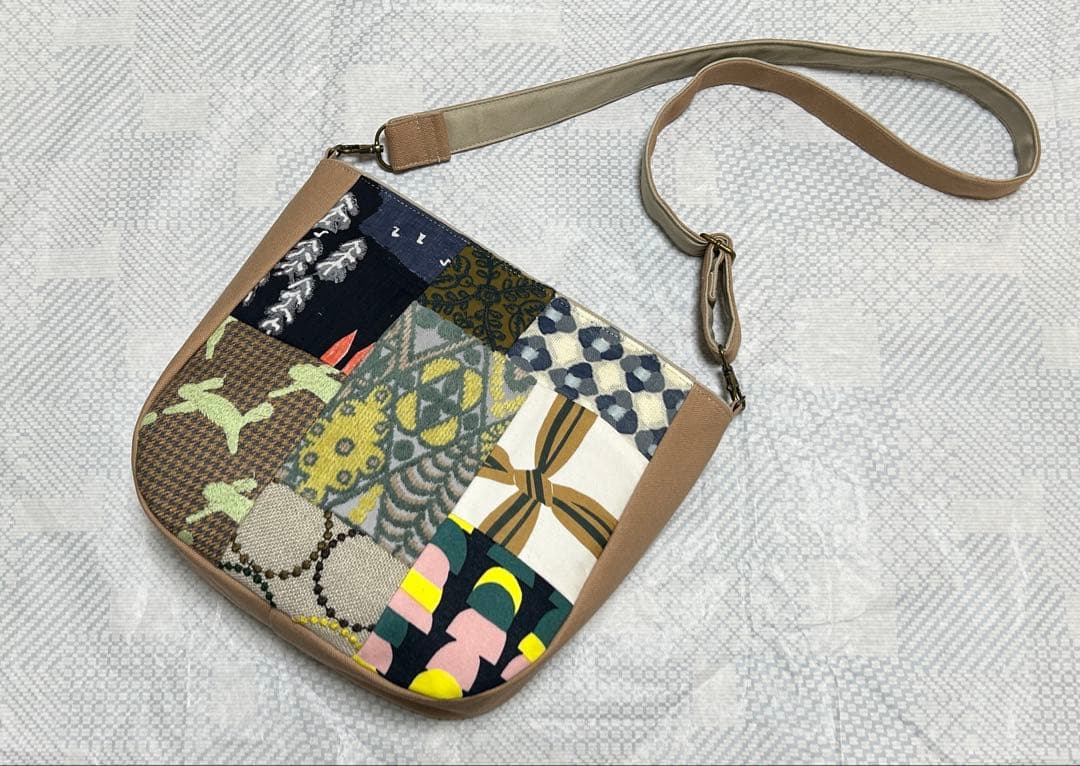 ☆Xmasセール☆ハンドメイド ミナペルホネン パッチの別マチショルダー