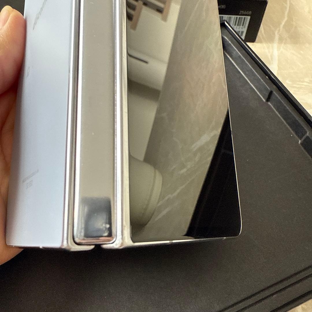 Galaxy Z Fold5 docomo ホワイト ケース付き