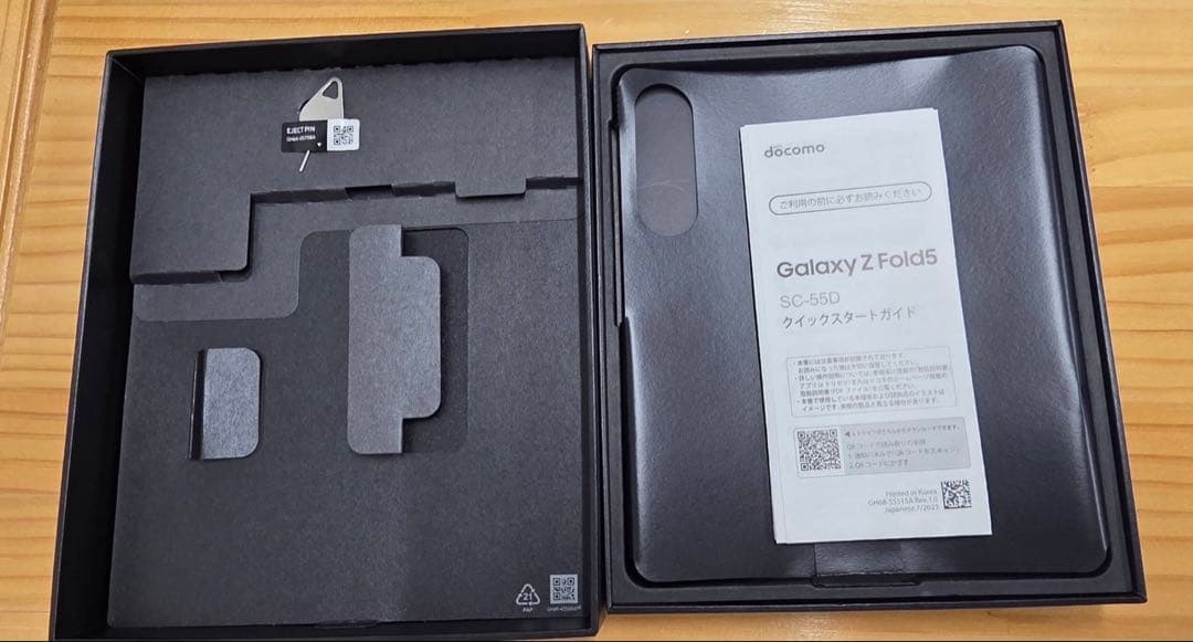 Galaxy Z Fold5 docomo ホワイト ケース付き
