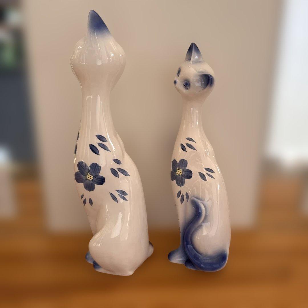 青と白の花模様 猫の陶器置物　アンティーク　ヴィンテージ