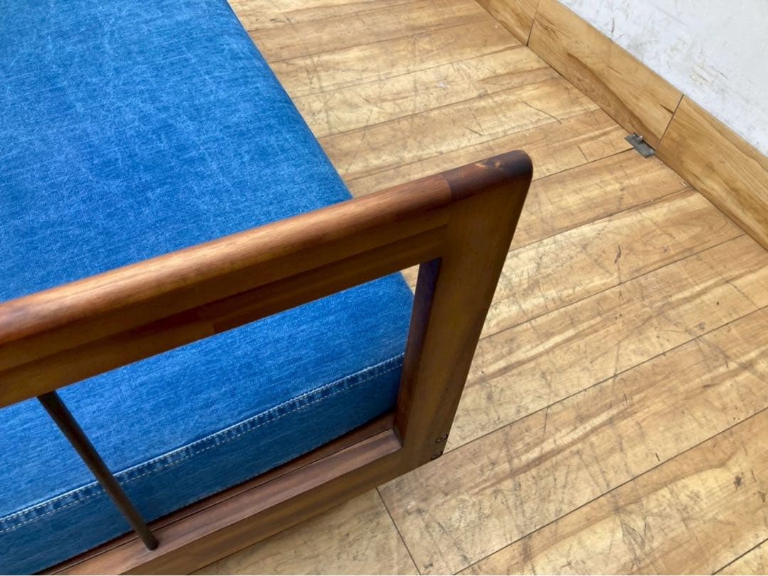 【展示品】ウニコ　スウェラ　替えカバー付　テーブル昇降　直接引取り可　gjs6