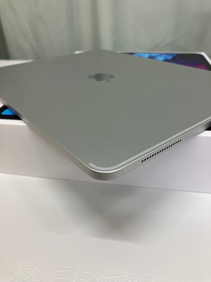 iPad Pro 12.9インチ第4世代WiFi128GBシルバー　付属品未使用