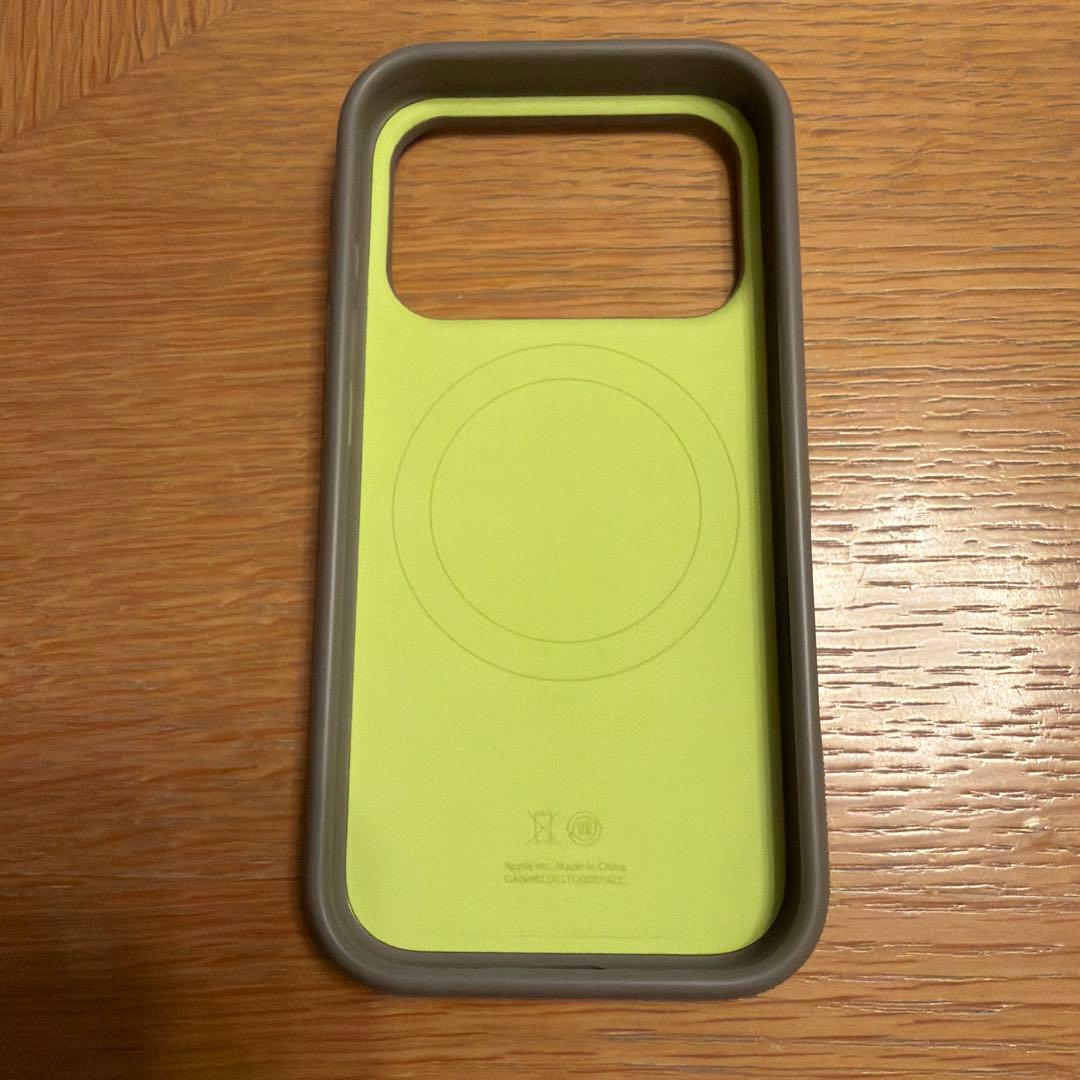 beats iPhone17Pro Rugged Case アルパイングレイ