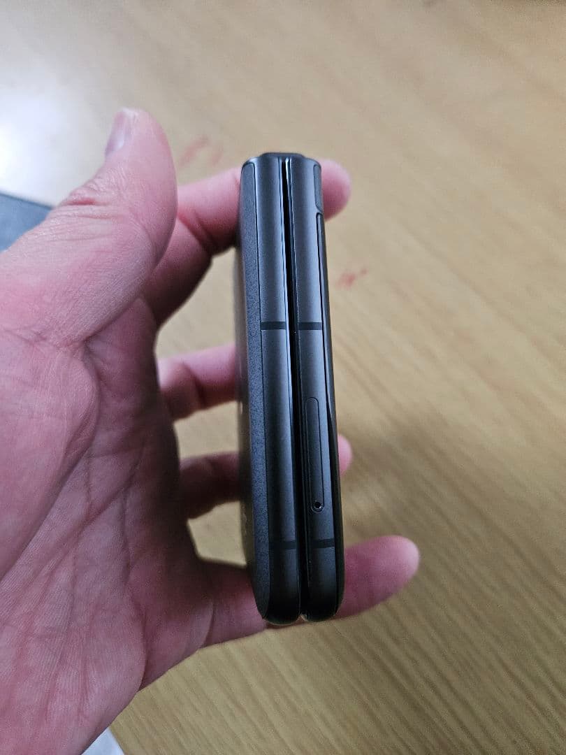 モトローラ Motorola razr 50 512GB 国内版