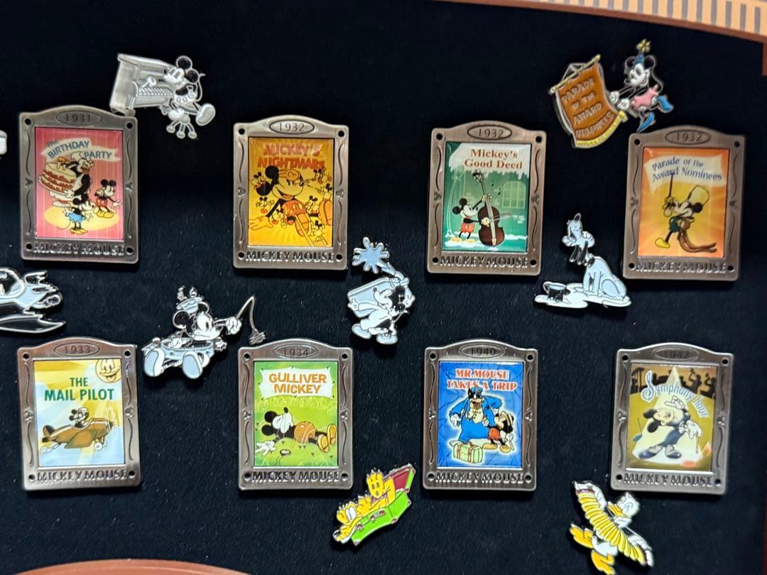 ⑨ディズニー映画額入りピンバッジ