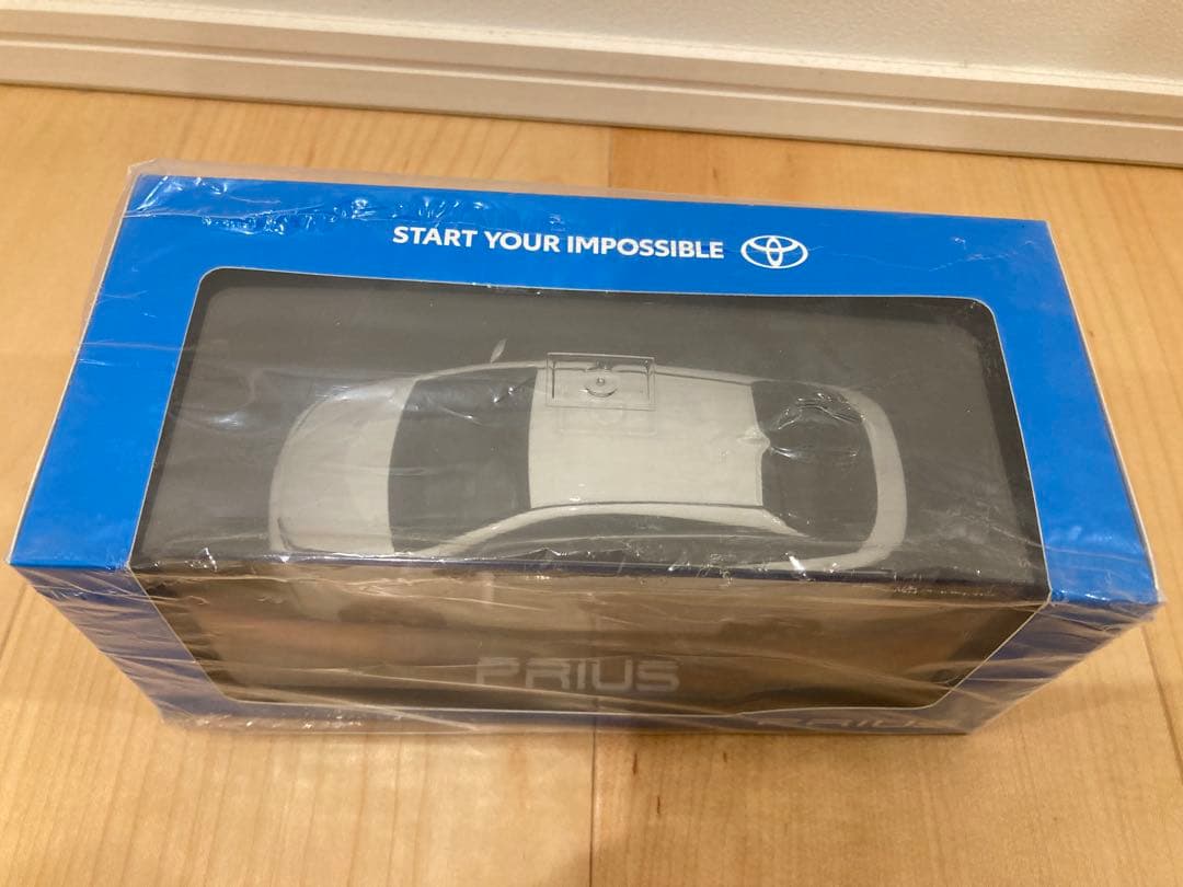 プリウス　トヨタ　ダイキャスト　1/30 スケール　TOYOTA ホワイト