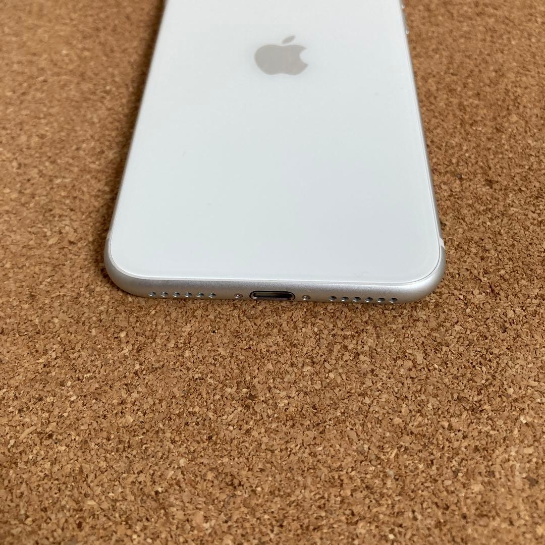 4143 美品☆電池新品☆iPhoneSE2 64GB SIMフリー☆