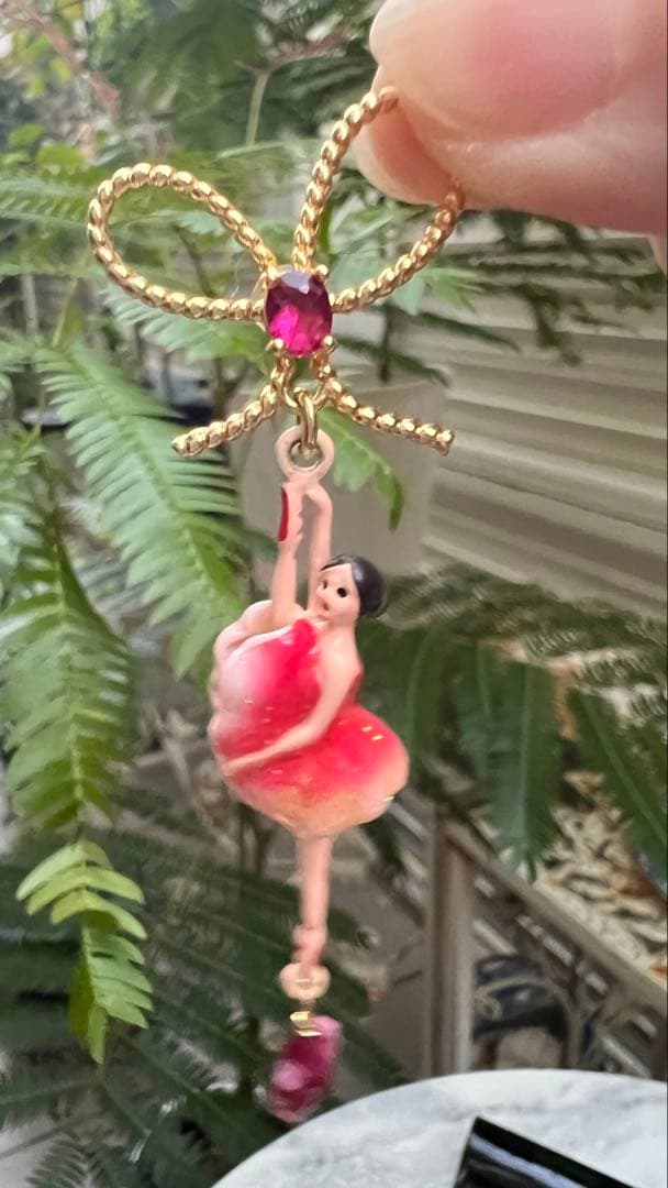 Les Néréides バレリーナデザインのハンドメイドピアス