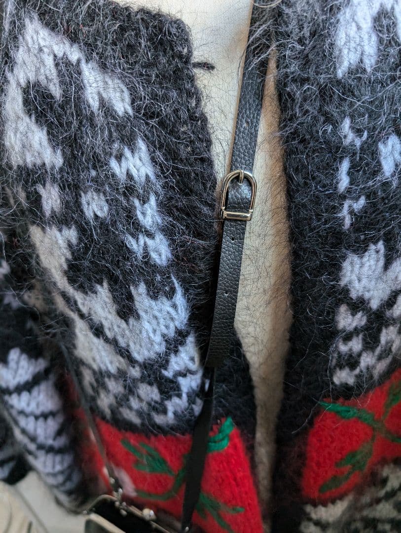 スマホショルダー　黒レザー　がま口　新品未使用