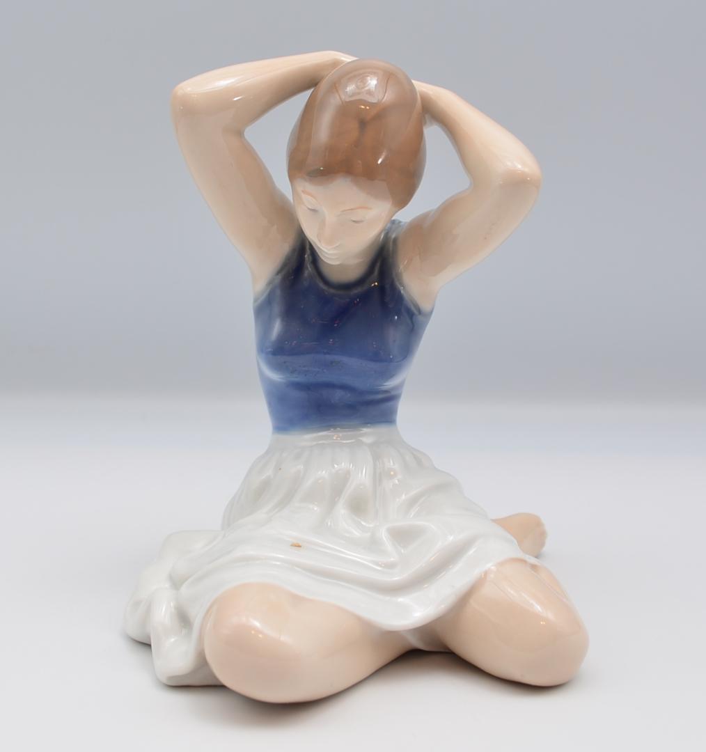 髪を整える女性　＃4648　★ロイヤルコペンハーゲン　デンマーク　ヴィンテージ