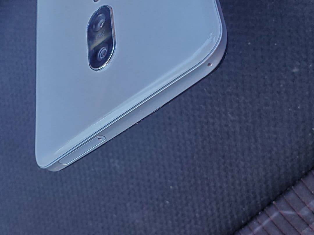 超美品　au版 AQUOS ZERO 2