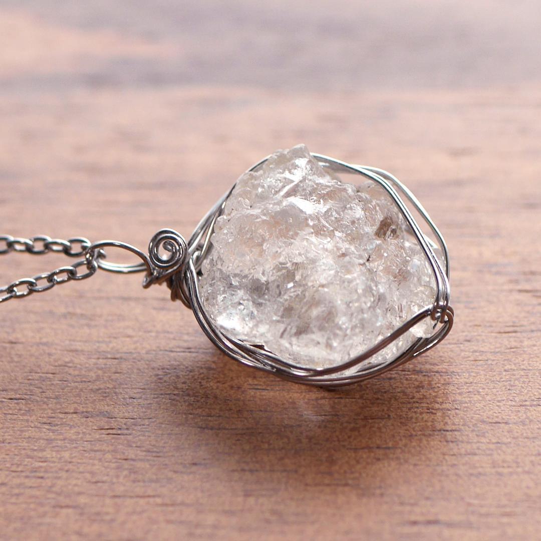 ワイヤー巻き☆宝石質 強蛍光 ハイアライトオパール（チェーン付）