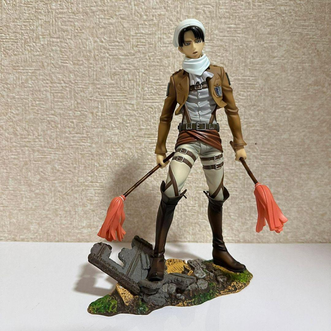 進撃の巨人　フィギュア　リヴァイ (お掃除版)