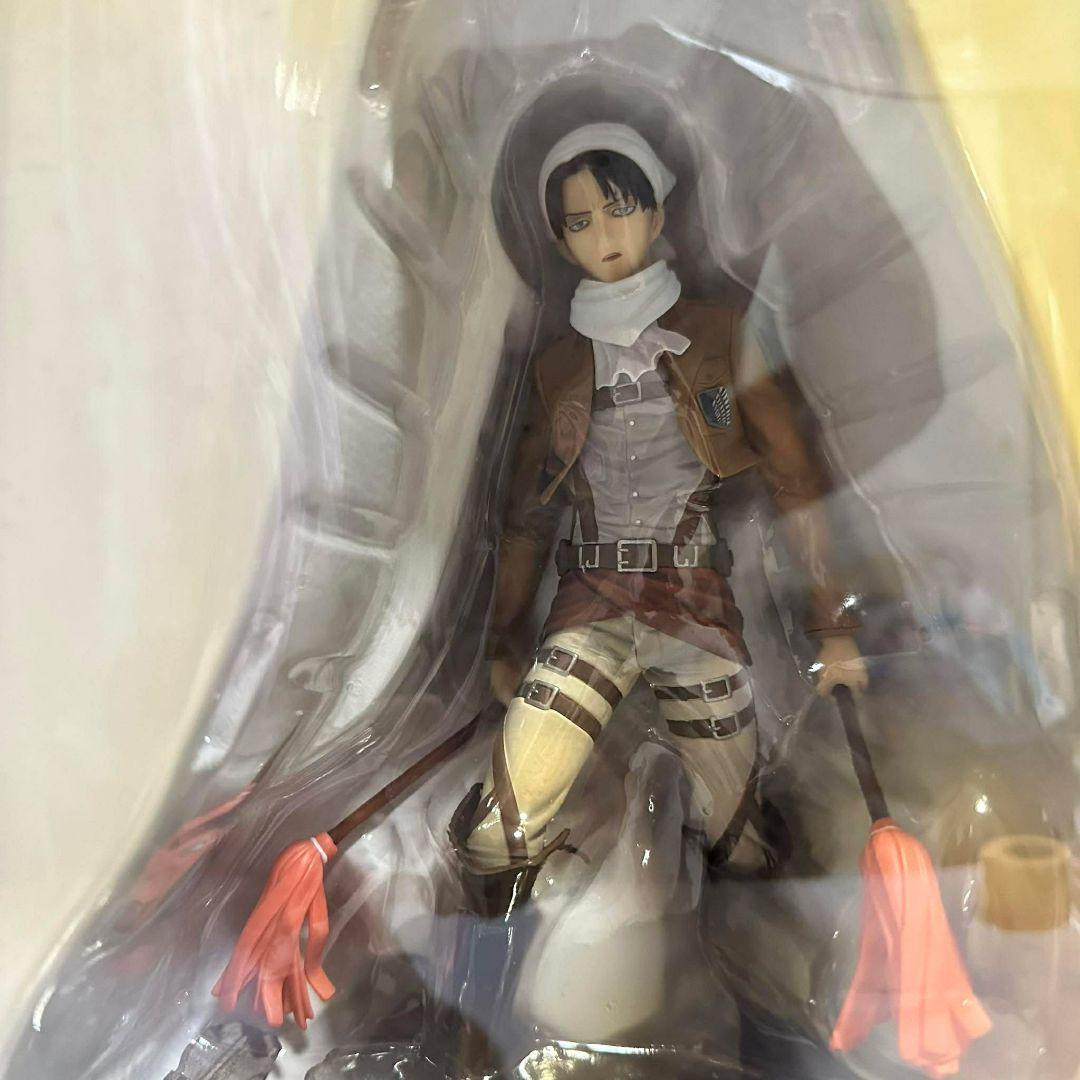 進撃の巨人　フィギュア　リヴァイ (お掃除版)